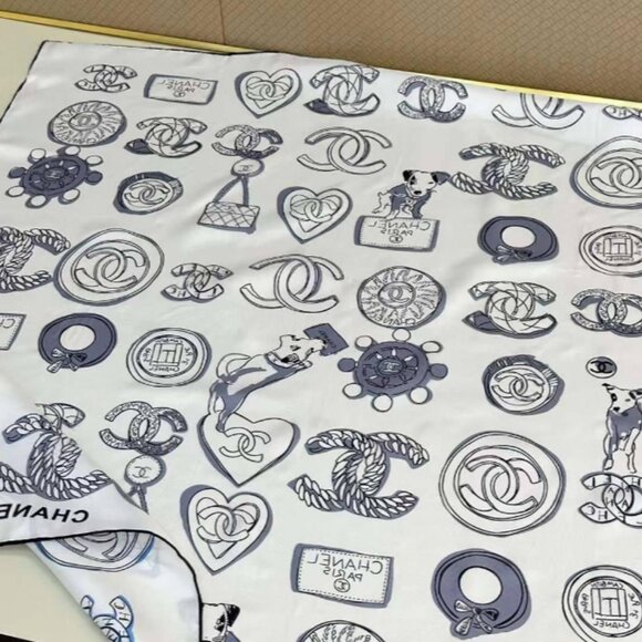 Chanel Sophisticated Blue & White Wrap - Picture 3 of 7